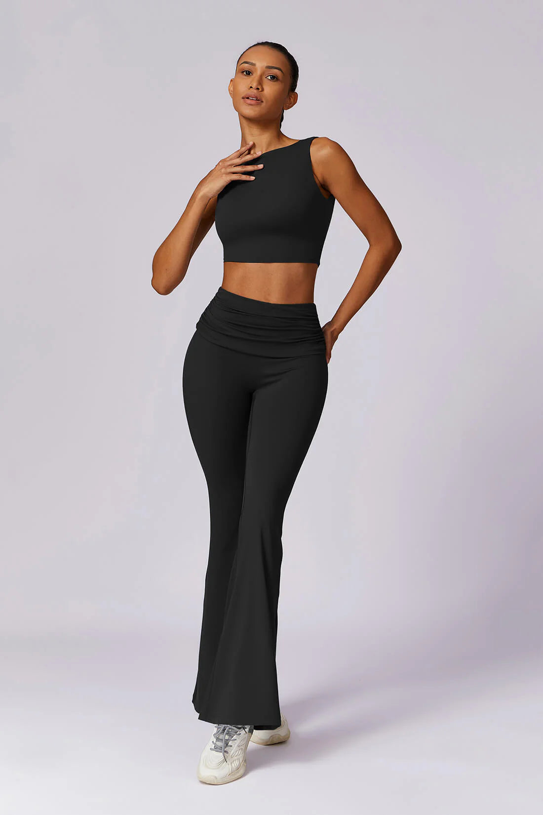 MALYRA Stilvolles Sport-Outfit: Zweiteiliges Set mit rückenfreiem Top