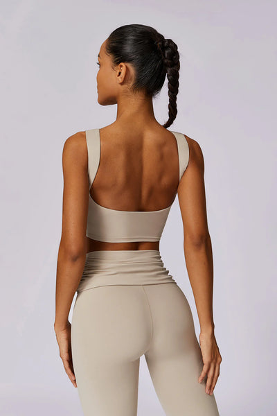 MALYRA Stilvolles Sport-Outfit: Zweiteiliges Set mit rückenfreiem Top