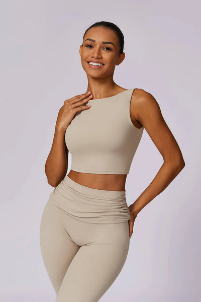 MALYRA Stilvolles Sport-Outfit: Zweiteiliges Set mit rückenfreiem Top