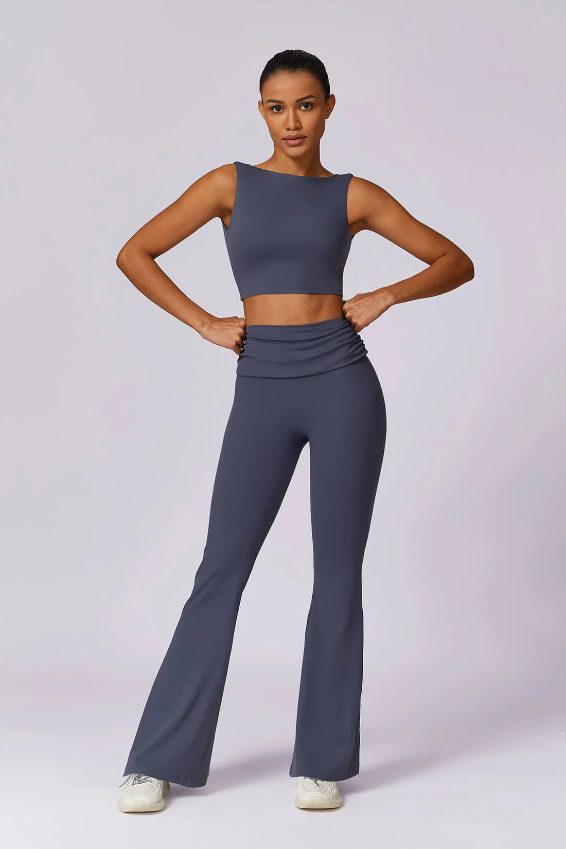 MALYRA Stilvolles Sport-Outfit: Zweiteiliges Set mit rückenfreiem Top